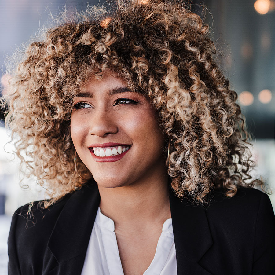 portrait-of-happy-confident-business-woman-in-cafe-F6Z5V2G.jpg